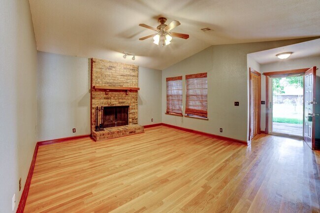 Building Photo - Fantastic Broken Arrow property now up for rent