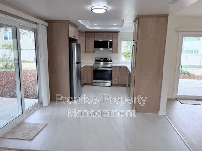 Building Photo - 1320 La Miranda Ave