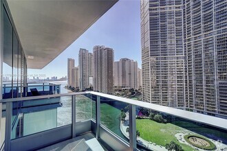 Building Photo - 200 Biscayne Blvd Way
