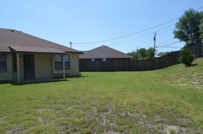 Building Photo - 113 Lariat Cir