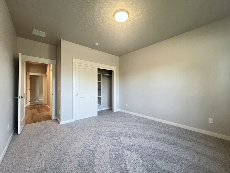 Building Photo - 2282 S Hurd Ave