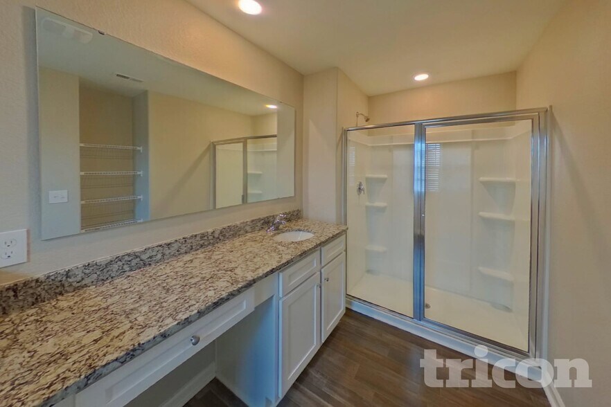 Building Photo - 2118 Southlea Dr