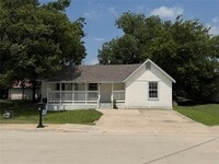 Building Photo - 605 N Pine St