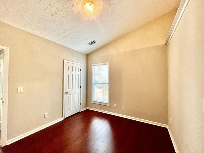 Building Photo - 1410 Highland Farm Dr