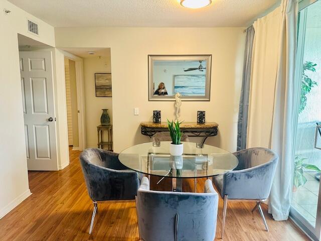 Building Photo - 402 Villa Cir