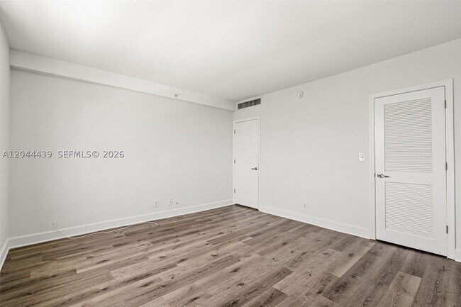Building Photo - 401 69th St