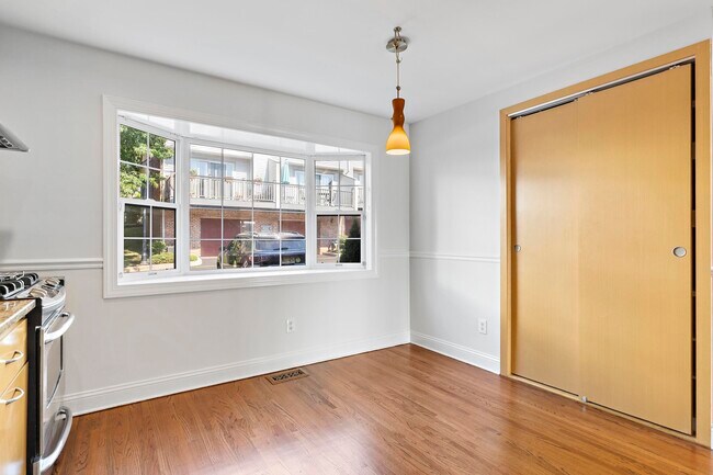 Building Photo - 119 Panorama Dr