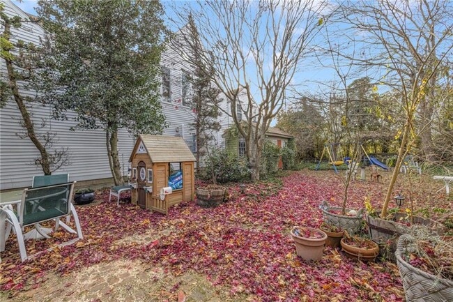 Building Photo - 73 Thames St