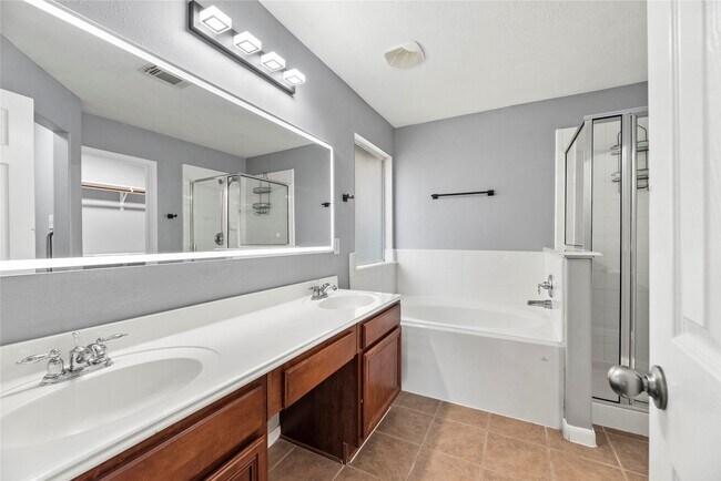 Building Photo - 10902 Tobar Falls Cir