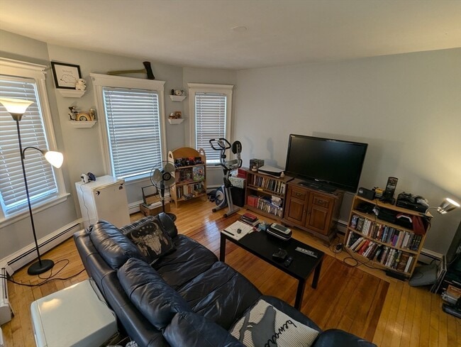 Building Photo - 376 Fellsway W
