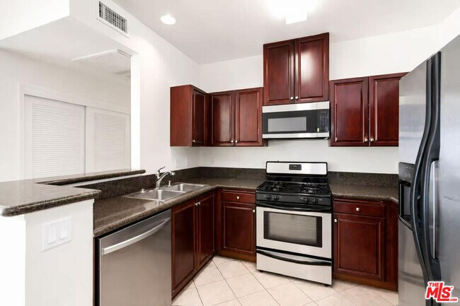 Building Photo - 13941 Sherman Way