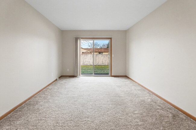 Building Photo - 2 bedroom Duplex for Rent - $1250/Month