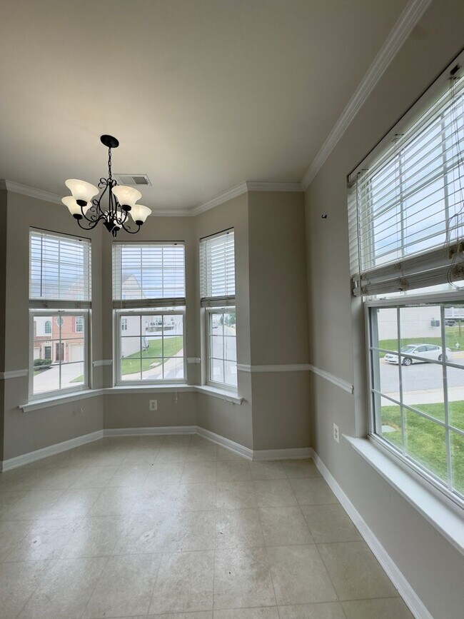 Building Photo - 170 Mohegan Dr