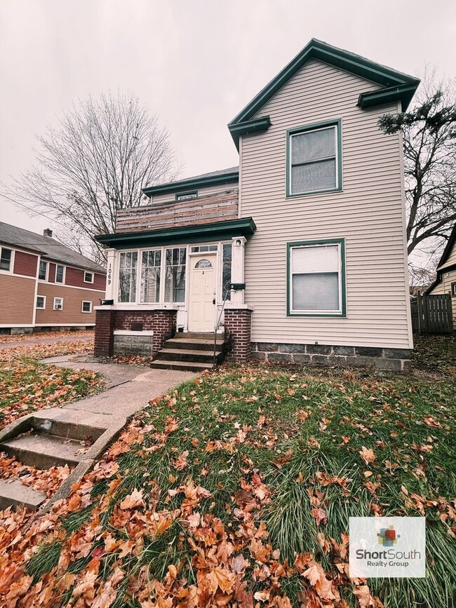 Building Photo - 1069 Quarry Ave NW