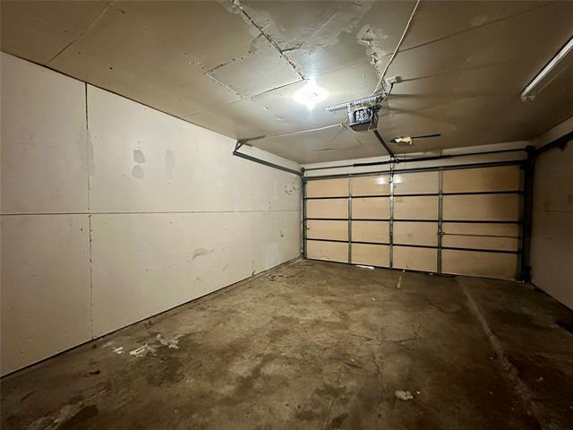 Building Photo - 570 Windsor Pl