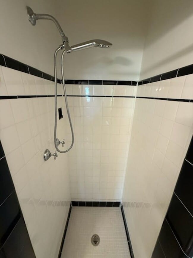 Building Photo - UPDATED 4/BR in Glover Park!