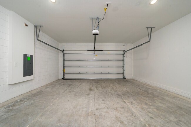 Building Photo - 3 Bedrrom 2 bathroom + Office-Brand-New Luxury Living in Rivington – DeBary, FL