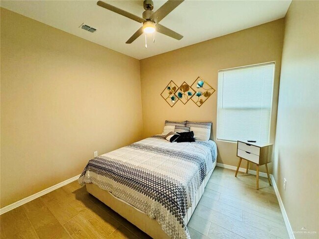 Building Photo - 17 W Driftwood St