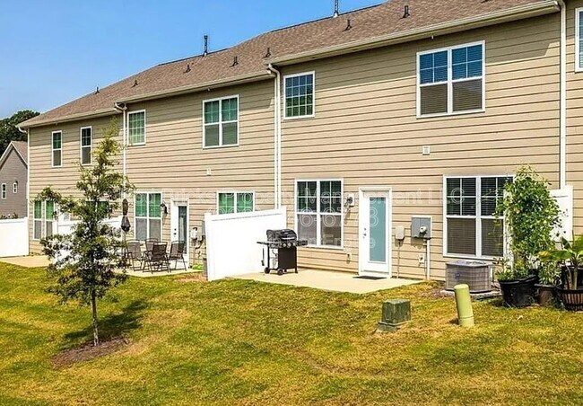 Building Photo - 1410 Bramblewood Dr