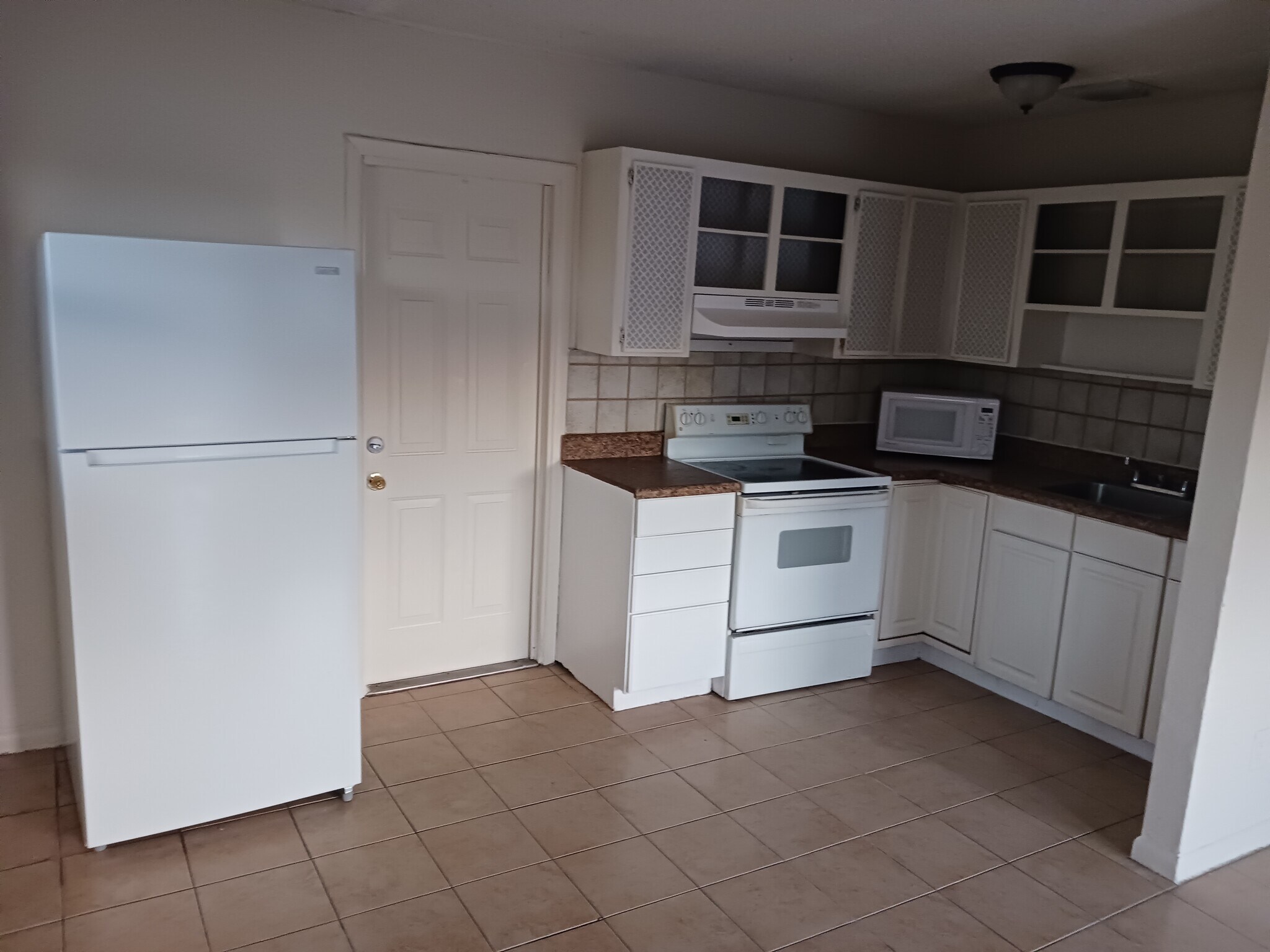 Building Photo - 2000 NW 27th St