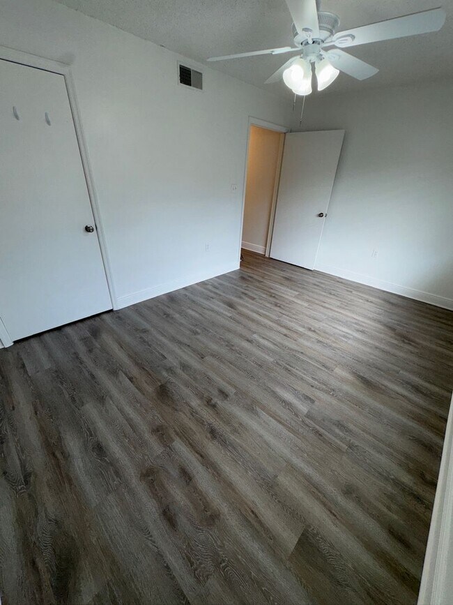 Building Photo - 1193 Bentley Rd