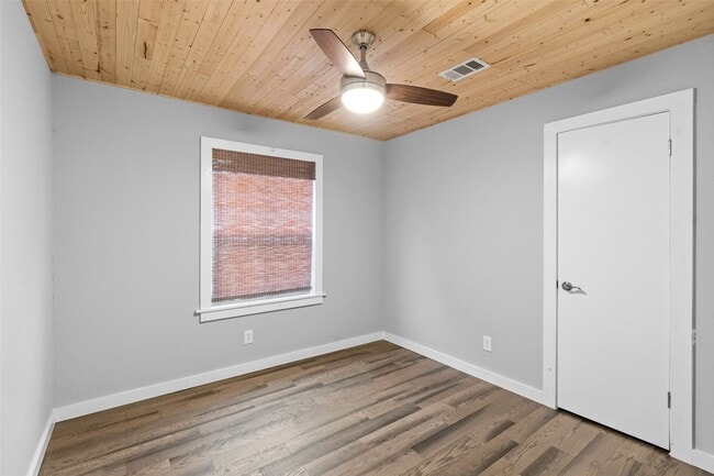 Building Photo - 711 Kalmer St