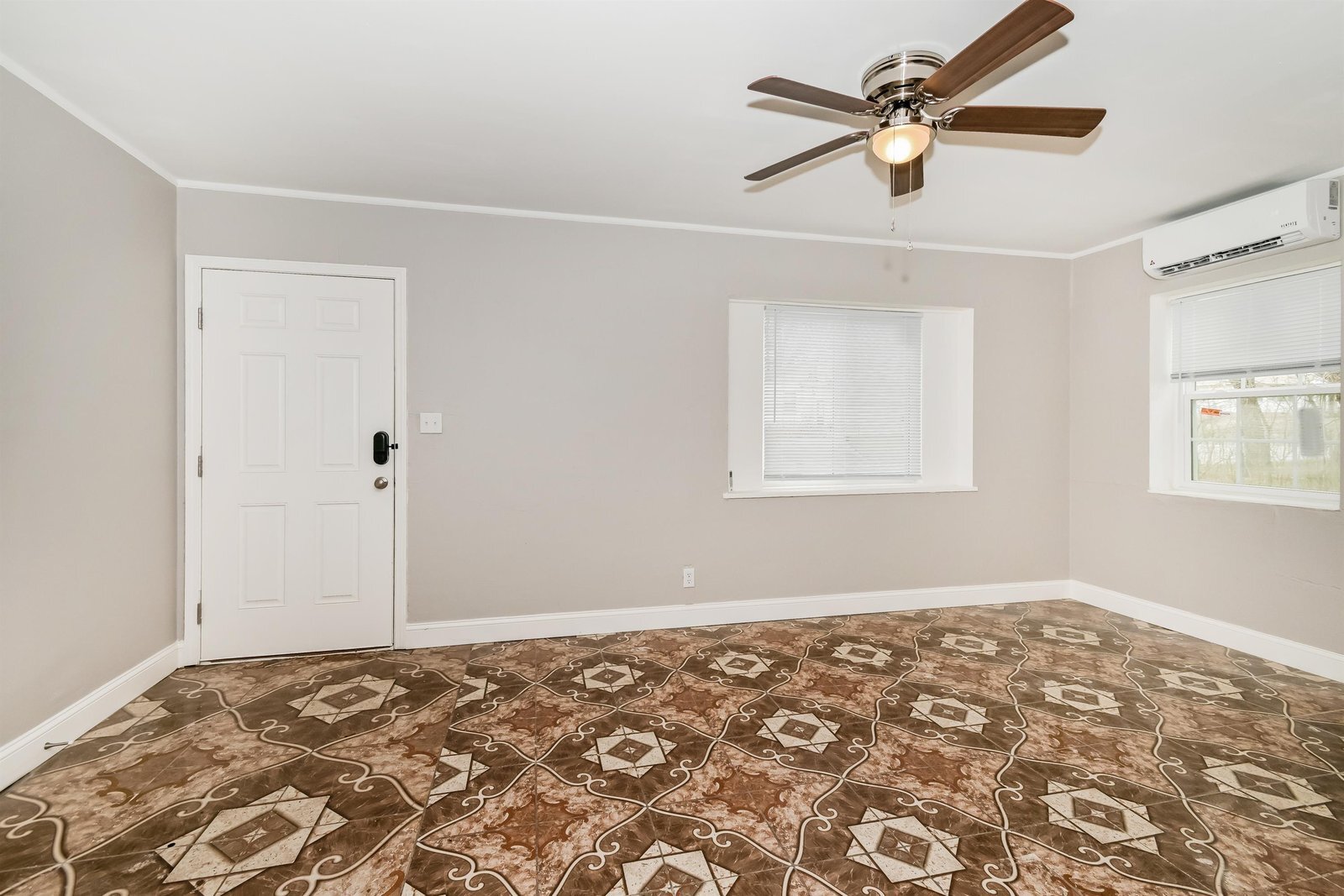 Building Photo - 1531 N Indianapolis Ave