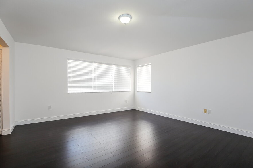 Building Photo - 15618 SW 112th Dr