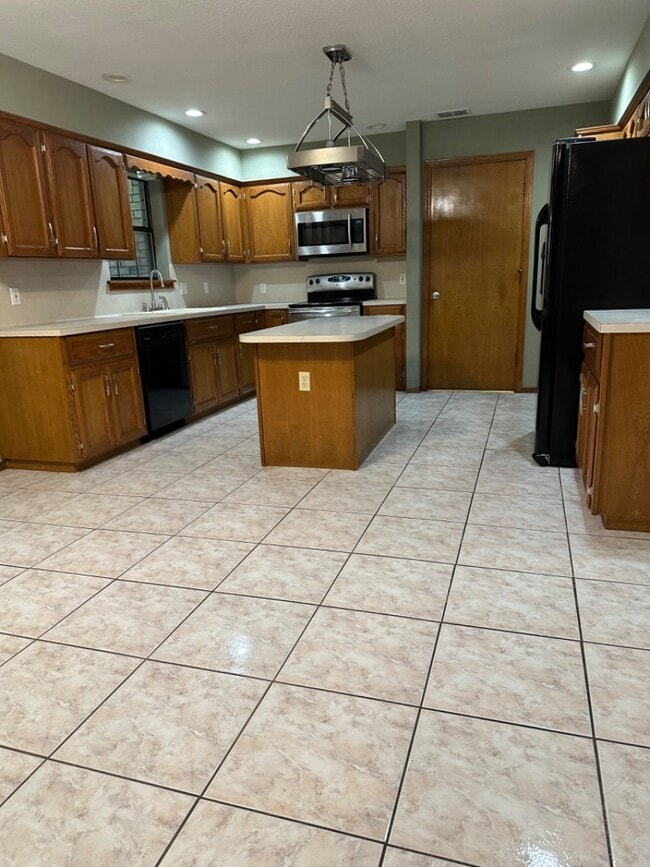 Building Photo - 2729 Palmer Dr