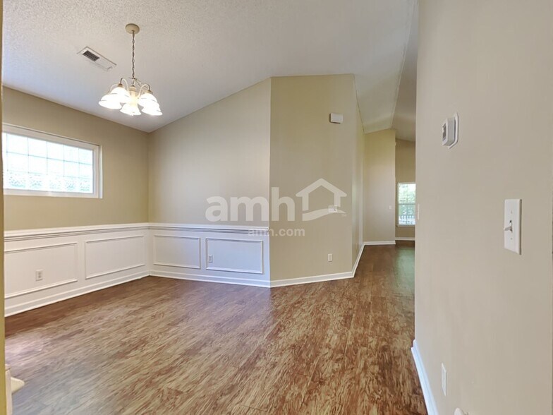 Building Photo - 132 Jupiter Ln