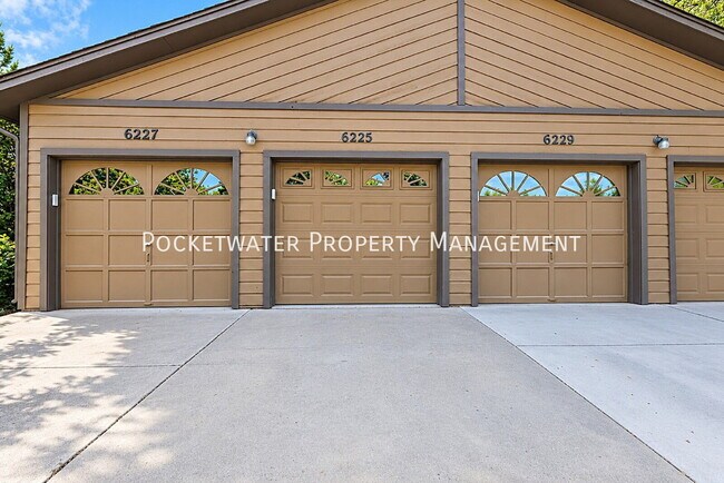Building Photo - 6225 Willow Ln