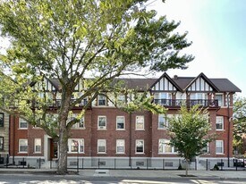 Building Photo - 4452 N Sheridan Rd