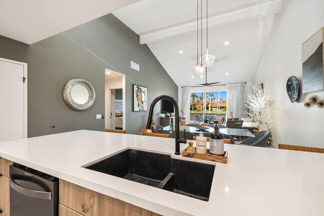 Building Photo - 76658 Daffodil Dr