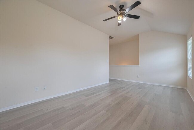 Building Photo - 18402 Each Elm Way