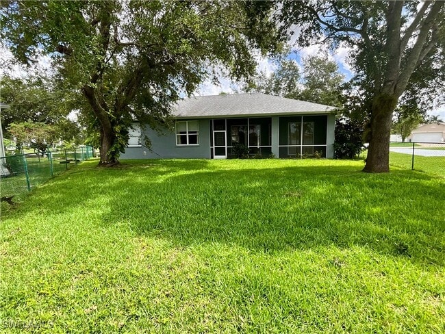 Building Photo - 701 Meyer Dr