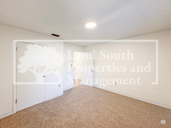 Building Photo - 518 W Belmar St