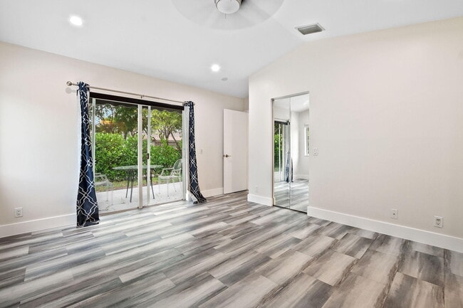 Building Photo - 4498 Dogwood Cir