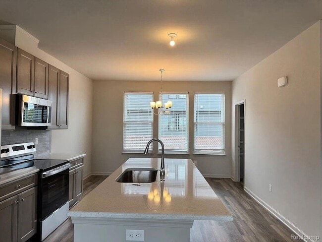 Building Photo - 2151 Park Dr