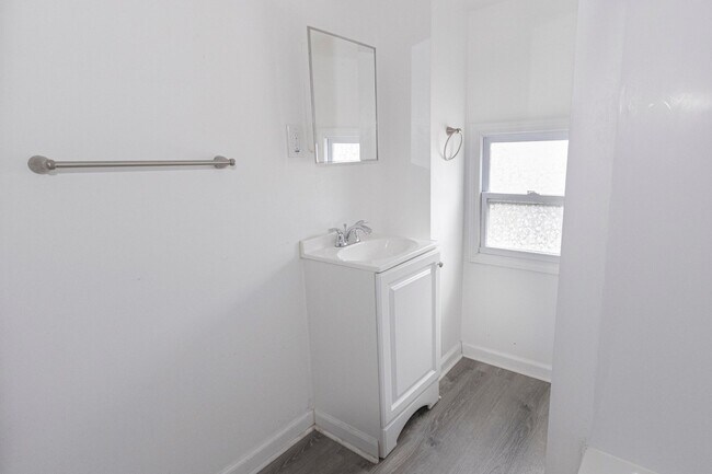 Building Photo - 125 Bell St