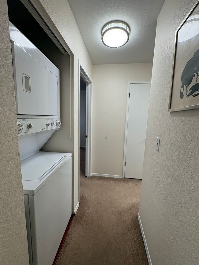 Building Photo - 2 bedroom condo