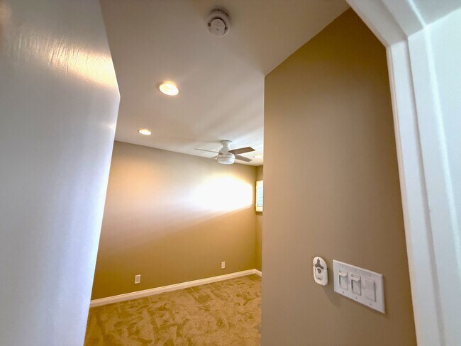 Building Photo - 1319 E Seal Way