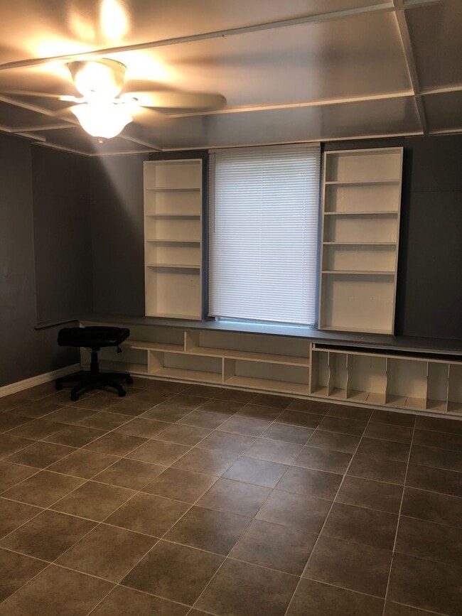 Building Photo - 2201 S Park Ave