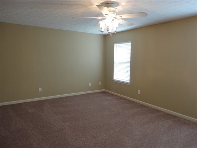 Building Photo - 2207 Lazy Days Rd