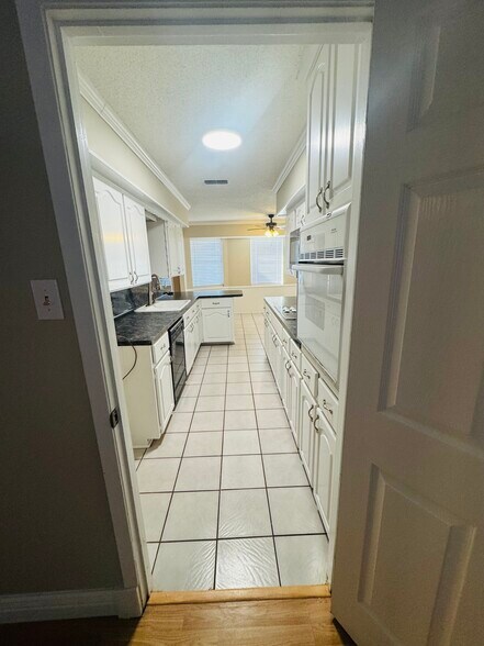 Building Photo - 115 Fairview Dr