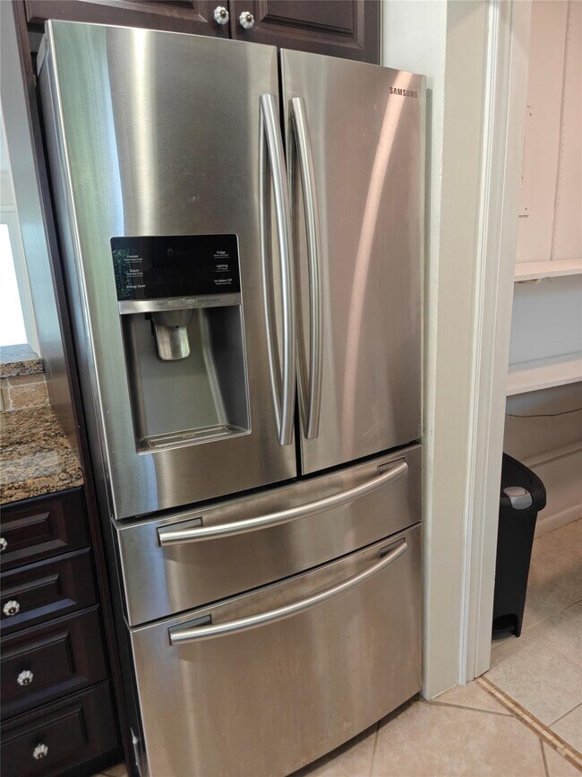 Building Photo - 2755 NE 28th Ave