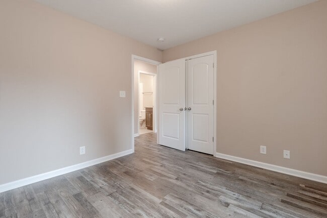 Building Photo - 413 Hietts Ln