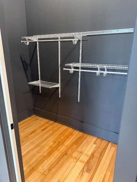 Building Photo - 215 N Main St