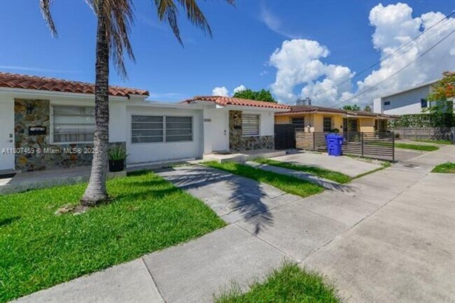 Building Photo - 3262 SW 28th St