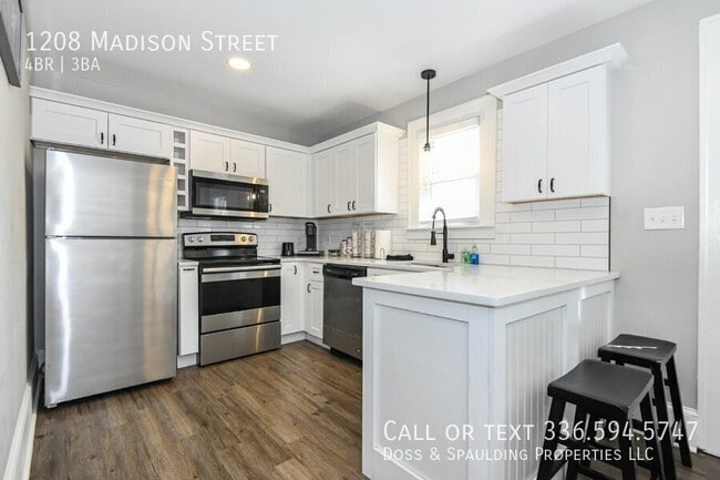 Building Photo - 1208 Madison St