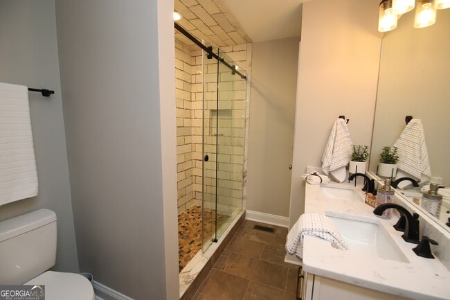 Building Photo - 1007 Vernon St